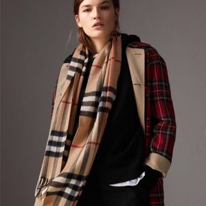 BURBERRY CASHMERE SCARF